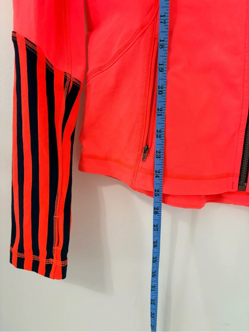 Lululemon Forme Jacket Sz 10 Light Flare Inkwell EUC - Picture 13 of 13